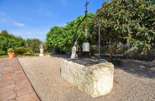 Ondara House | Discover Lalau: Family-Friendly Retreat with Pool & Comfort