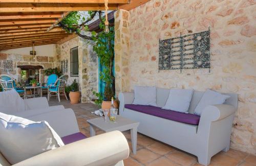 Ondara House | Discover Lalau: Family-Friendly Retreat with Pool & Comfort