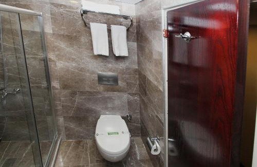 Beyazit Hotel | Relax at Laleli Gonen Hotel with Ocean Views & Pool Access