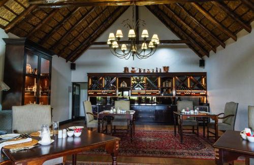 Grahamstown Cabin | Discover Lalibela Game Reserve at Kichaka Lodge: 5-Star Bliss