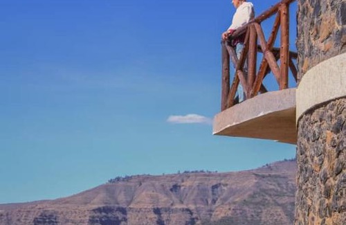 Lalibela House | Cozy Lalibela Hidmo Homestay with Breakfast & Family Fun