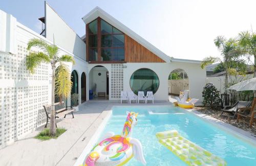 San Sai Villa | Tranquil Lalin Pool Villa: 10/10 Rated with Hot Tub & More
