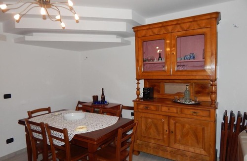 Gangi House | Discover Lalla's Home: Pet-Friendly Retreat with Kitchen