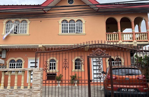 San Juan House | Discover Lallo’s Cozy Getaway: Family-Friendly & Convenient