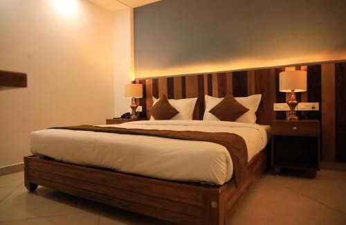 Pattikad Hotel | Enjoy Family-Friendly Comfort at Lalys Residency