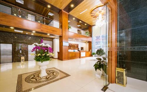 Vinh Hotel | Stay at Lam Giang Hotel: Spa Retreat with Family-Friendly Perks