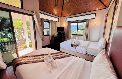 Maret Hotel | Stunning Lamai Bayview Boutique Resort with Pool & Dining