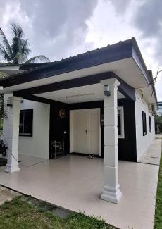 Merlimau House | Family-Friendly Retreat at Laman Mesra Qaseh with Pool
