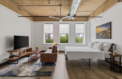 Cedars Apartment | Lamar Lofts 111