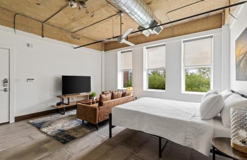 Cedars Apartment | Lamar Lofts 111