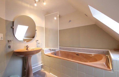 Buros House | Pet-Friendly Retreat at LAMAYRE - BUROS Gîte
