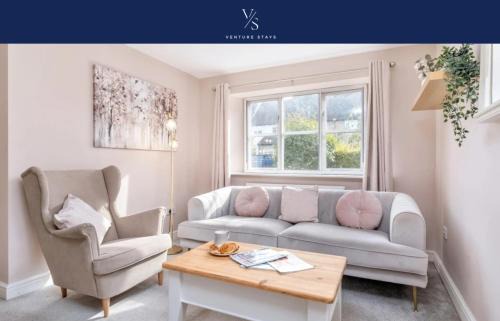 Stamford House | Discover Lambert Cottage - Family-Friendly in Stamford