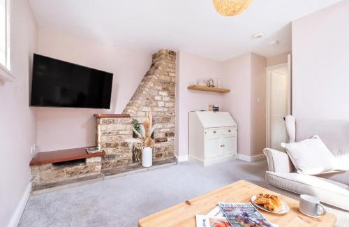 Stamford House | Discover Lambert Cottage - Family-Friendly in Stamford