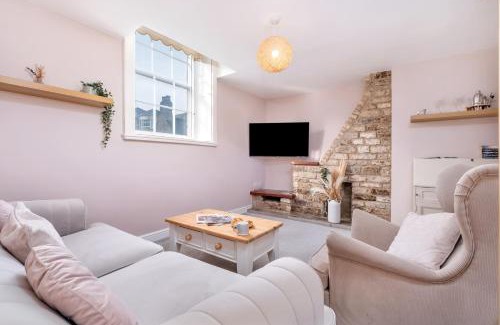Stamford House | Discover Lambert Cottage - Family-Friendly in Stamford