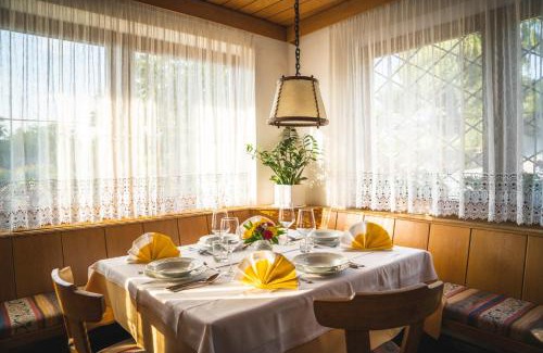 Montagna Hotel | Explore Lamberthof: Pet-Friendly Oceanfront Retreat