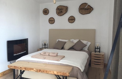 Alfandega da Fe Resort | Pet-Friendly Lambisco: Top-Rated Hotel with Pool & Dining