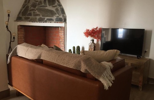 Alfandega da Fe Resort | Pet-Friendly Lambisco: Top-Rated Hotel with Pool & Dining