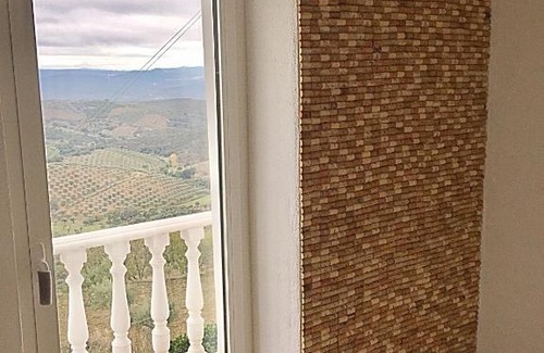 Alfandega da Fe Resort | Pet-Friendly Lambisco: Top-Rated Hotel with Pool & Dining