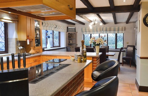 Addlethorpe Cottage | Spacious 5 Bedroom Getaway with Oceanfront Views in Skegness
