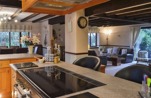 Addlethorpe Cottage | Spacious 5 Bedroom Getaway with Oceanfront Views in Skegness