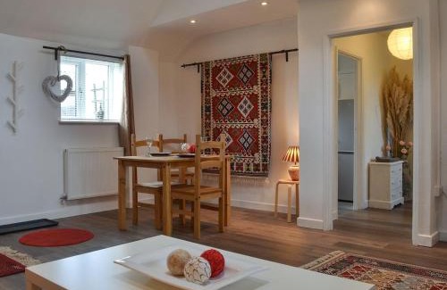 Cullompton House | Pet-Friendly Retreat at Lambs Cottage - Perfect for Families