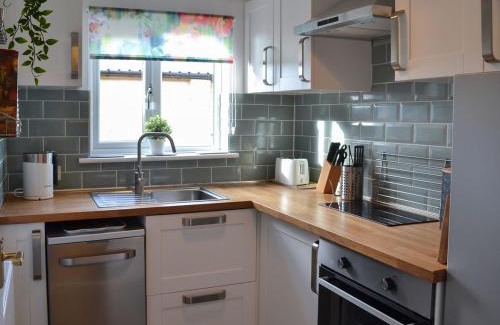 Cullompton House | Pet-Friendly Retreat at Lambs Cottage - Perfect for Families