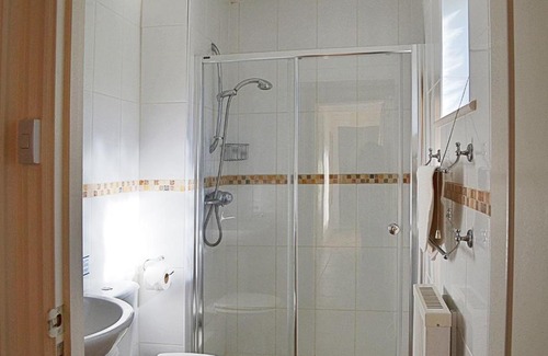 Paignton House | Guest Rated 10/10: Lambs Gate - Pet & Child Friendly Retreat