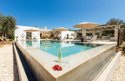 Ostuni Villa | Discover Lamia del Bosco: Poolside Retreat with Top Ratings