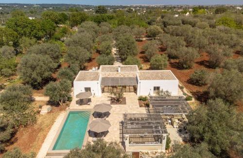 Ostuni Villa | Discover Lamia del Bosco: Poolside Retreat with Top Ratings