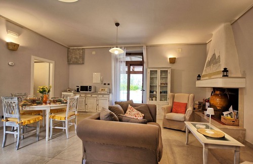 San Michele Salentino Villa | Inviting Lamia Santo Arcangelo: Pet-Friendly Retreat with Pool