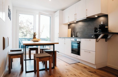Tuebingen Apartment | LaMiaCasa Tübingen: Spacious City Retreat with Hot Tub