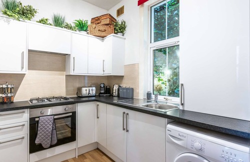 Inverness City Centre House | Historic Lomond Cottage: Ideal Inverness City Centre Stay