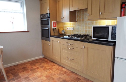 Cheddar House | Pet-Friendly Getaway at LAMORA with Beautiful Garden