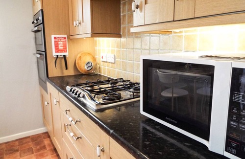 Cheddar House | Pet-Friendly Getaway at LAMORA with Beautiful Garden