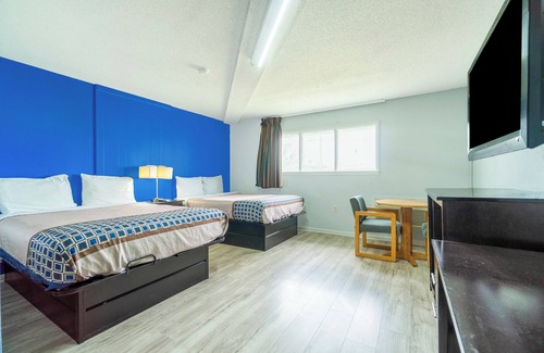 Independence Hotel | Cozy Lamplighter Inn with Breakfast & Family Amenities