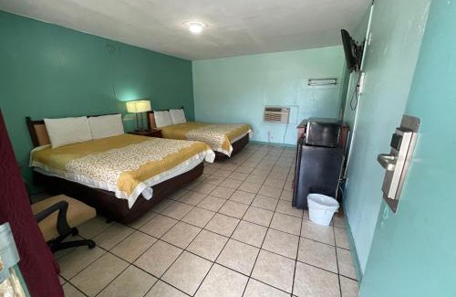 Childersburg Hotel | Pet-Friendly Getaway at Lamplighter Inn with Breakfast
