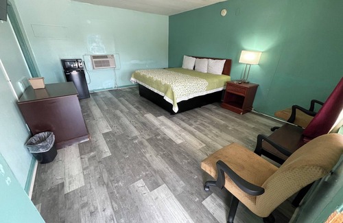 Childersburg Hotel | Explore Lamplighter Inn: Family-Friendly with Breakfast