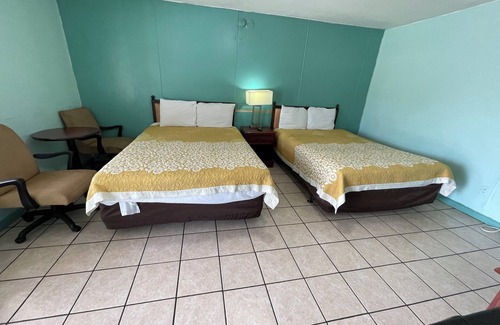 Childersburg Hotel | Explore Lamplighter Inn: Family-Friendly with Breakfast