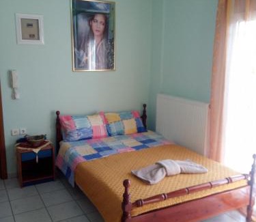 Kalambaka Apartment | Cozy Lampros Studio: Child-Friendly with Kitchen Amenities