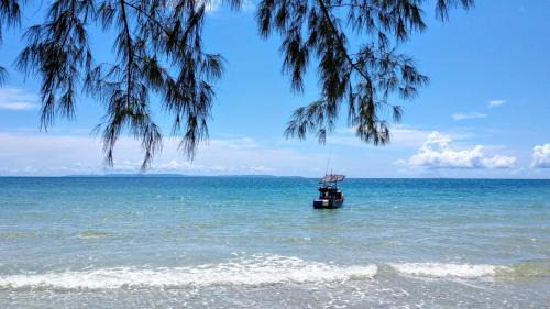 Mai Rut Bed & Breakfast | Discover LAN LAY Resort: Pet-Friendly Oceanfront Escape
