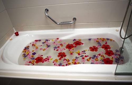 Kumasi Hotel | Experience Comfort at Lancaster Kumasi with Pool & Spa