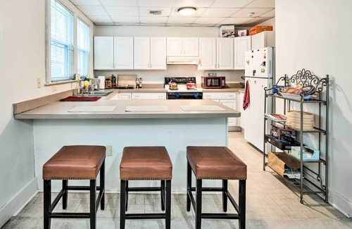 Lancaster House | Guest Rated 10/10: Lancaster Unit with Expansive Porch