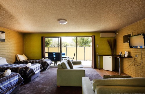 Lancelin Hotel | Relaxing Retreat at Lancelin Sands Hotel with Pool & Dining