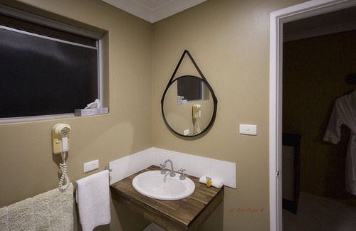 Lancelin Hotel | Relaxing Retreat at Lancelin Sands Hotel with Pool & Dining