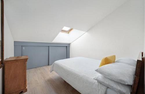 Lancing Apartment | Beachfront Bliss at Lancing Beach Apartment - Rated 9/10
