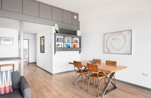 Lancing Apartment | Beachfront Bliss at Lancing Beach Apartment - Rated 9/10