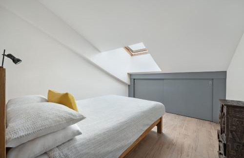 Lancing Apartment | Beachfront Bliss at Lancing Beach Apartment - Rated 9/10