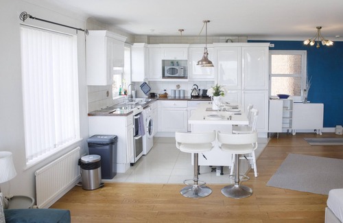 Lancing Apartment | Lancing Seascape with Seaview By My Getaways