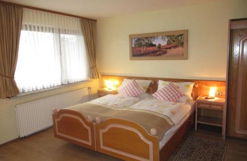 Gohlefanz Hotel | Cozy Stay at Land-gut-Hotel Landhaus Heidehof with Pets Welcome