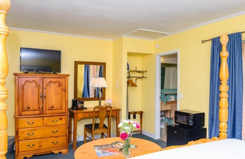 Eureka Springs Hotel | Welcoming Stay at Land O Nod Inn with Pool & Family Amenities
